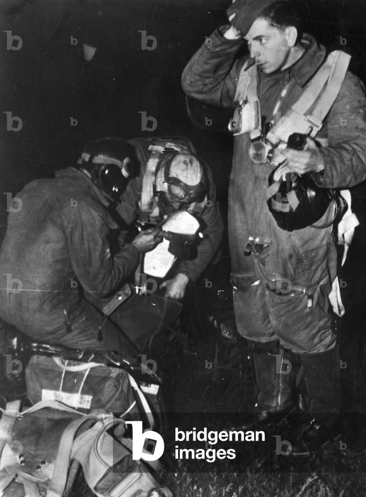 Aircraft crew after an operation (b/w photo)