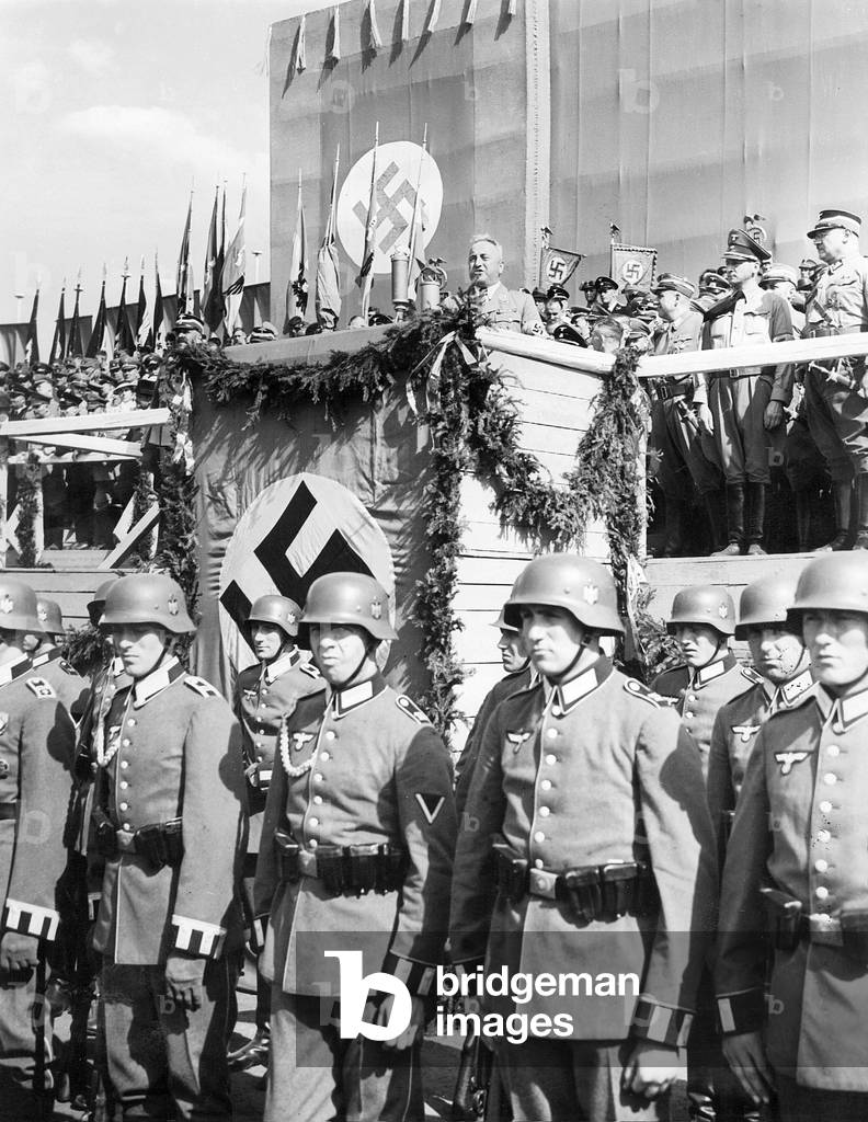 Robert Ley speaks at an event in the Gau in Trier, 1939 (b/w photo)