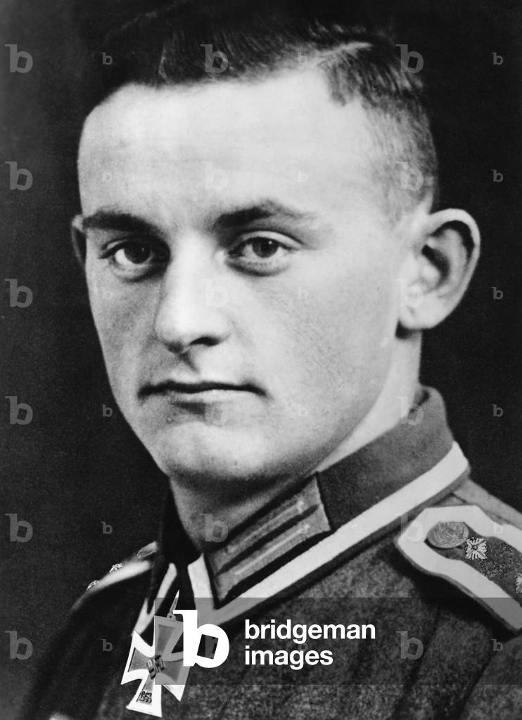 Knight's Cross bearer Karl Eiden, 1943 (b/w photo)