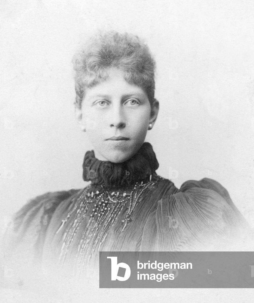 Viktoria of Schaumburg-Lippe, 1900 (b/w photo)