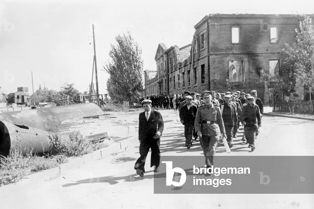 Forced laborers on their way to record the personal data, 1941 (b/w photo)
