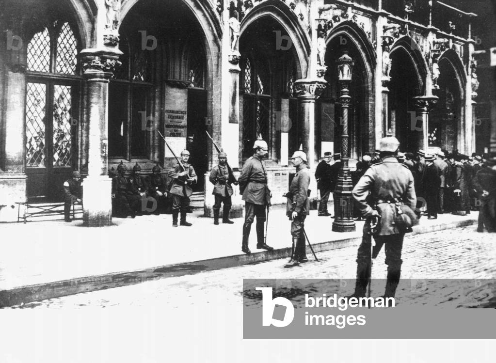German soldiers in front of the German command in Brussels, 1914 (b/w photo)