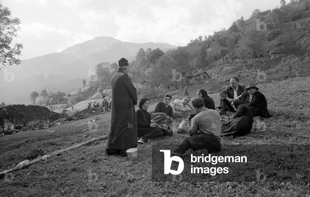 People are sitting on a field, 1960 (b/w photo)