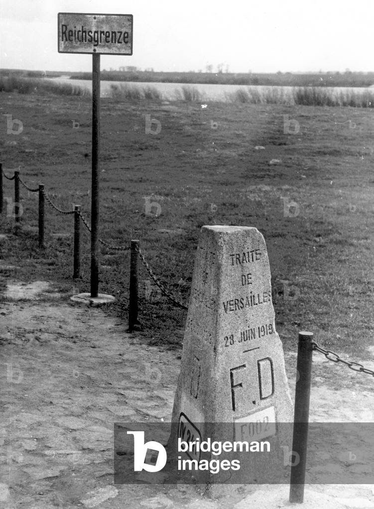 German imperial border after the Treaty of Versailles in 1919 (b/w photo)