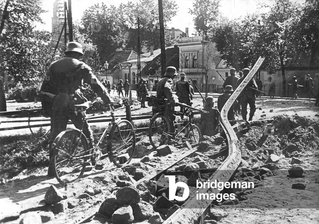 Infantry in Bydgoszcz, 1939 (b/w photo)