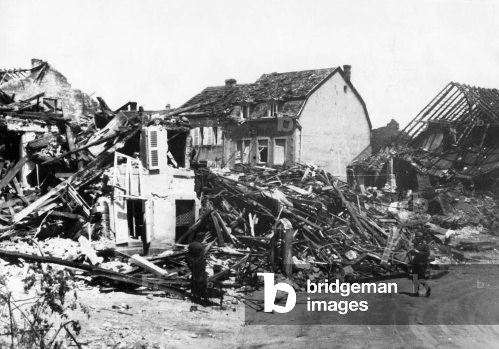 Destroyed cities in France, 1940 (b/w photo)