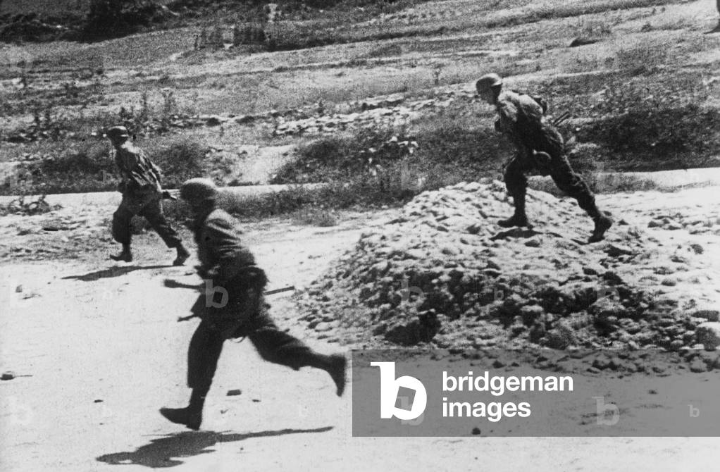 German paratroopers in Crete, 1941 (b/w photo)