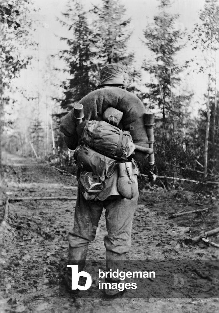 German grenadier on the Eastern Front, 1943 (b/w photo)