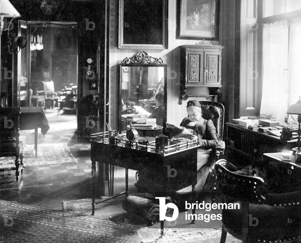 Marie von Ebner-Eschenbach (b/w photo)