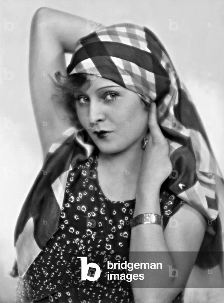 Lilian Harvey (b/w photo)