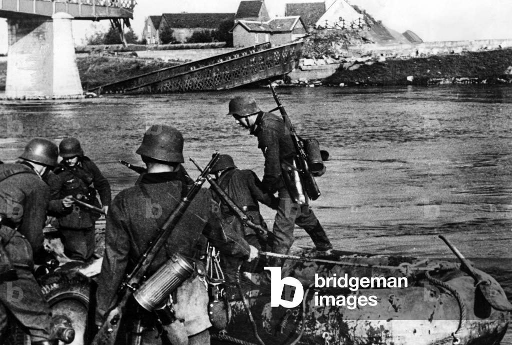 German soldiers and a bridge destroyed by the Dutch, 1940 (b/w photo)