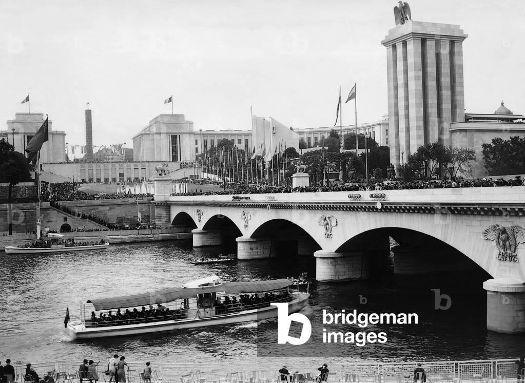 World Exhibition in Paris, 1937 (b/w photo)