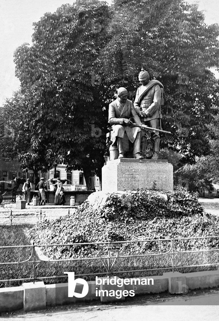 Nikolaus von Dreyse Monument in Soemmerda, 1913 (b/w photo)