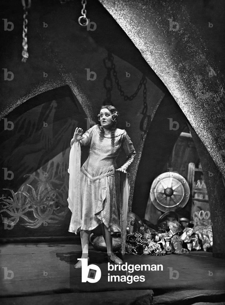 Maria Rajde in 'Duke Bluebeard's Castle' (b/w photo)