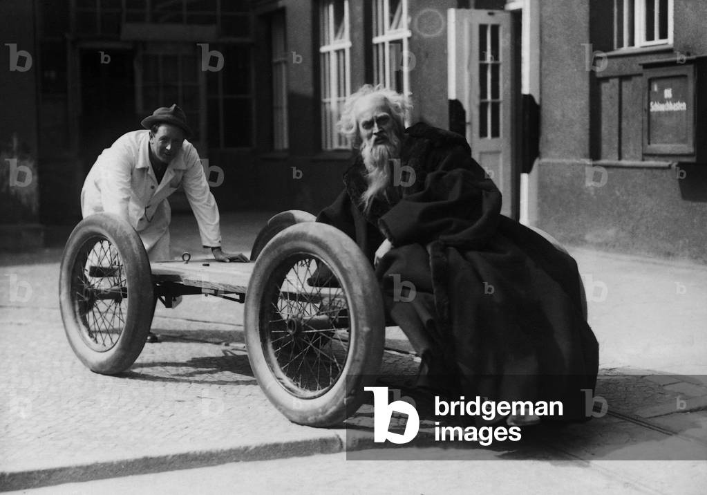 Friedrich Wilhelm Murnau and Gosta Ekman during the shooting of 'Faust', 1925/26 (b/w photo)