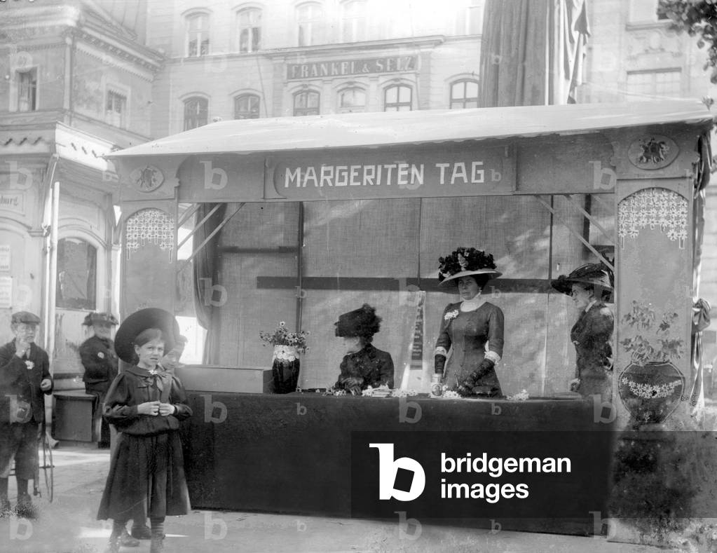 Old photo of Munich (b/w photo)