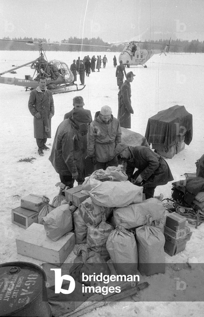 Rescue helicopter in action after the avalanche disaster in Vorarlberg, 1954 (b/w photo)