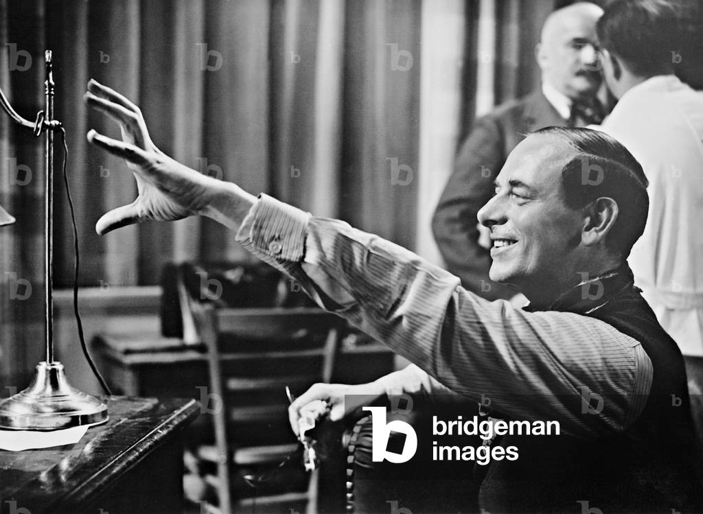 Johannes Riemann during the shooting of 'Kinderarzt Dr. Engel', 1936 (b/w photo)