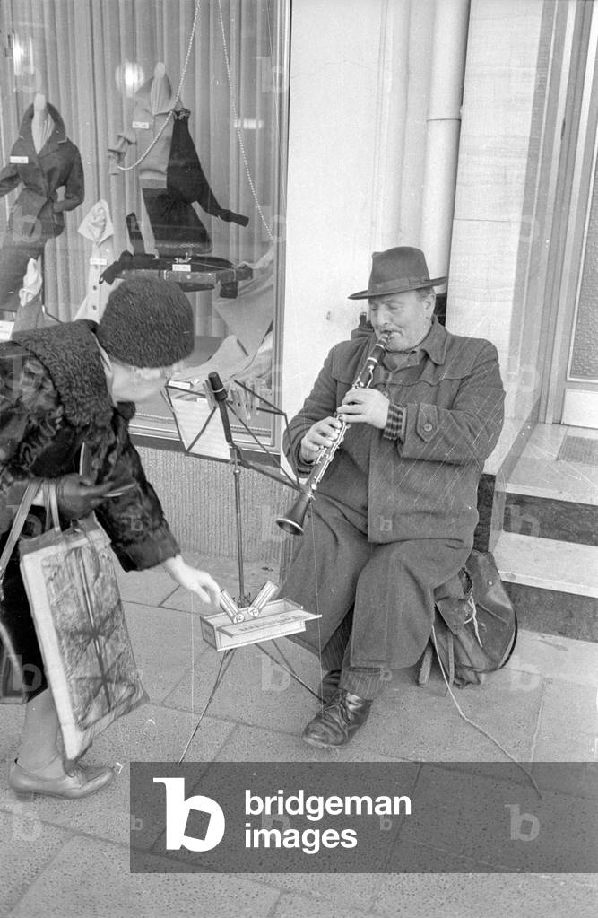 Street musician in Bonn, 1964 (b/w photo)