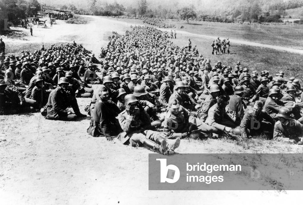 German troops on the Western front, 1917 (b/w photo)