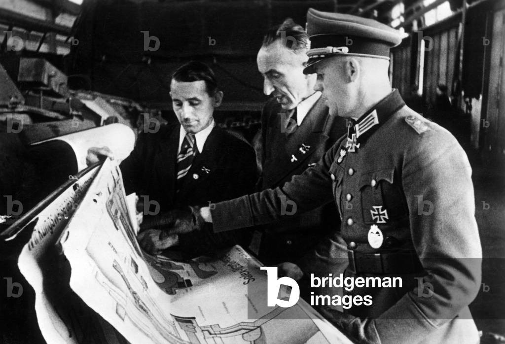 Workers visiting troops, 1942 (b/w photo)