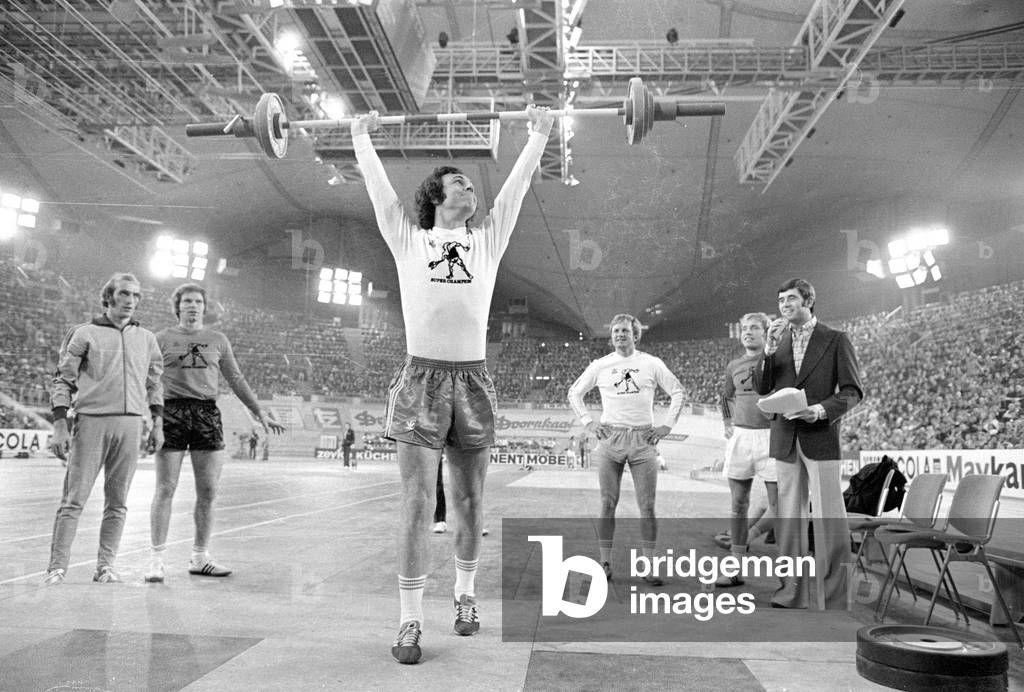Franz Beckenbauer at the Sportpressefest (Sports Press Festival) in Munich, 1974 (b/w photo)