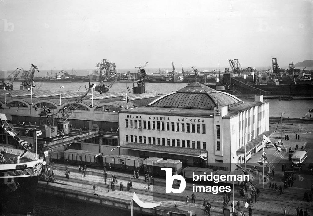 Sight of the so-called sea station of Gdynia, 1935 (b/w photo)