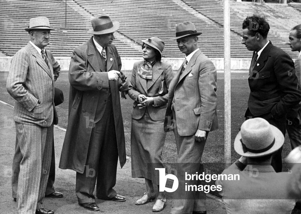 Leni Riefenstahl and Hans Ertl on the Reich sports ground in order to prepare the film Olympia, 1938 (b/w photo)