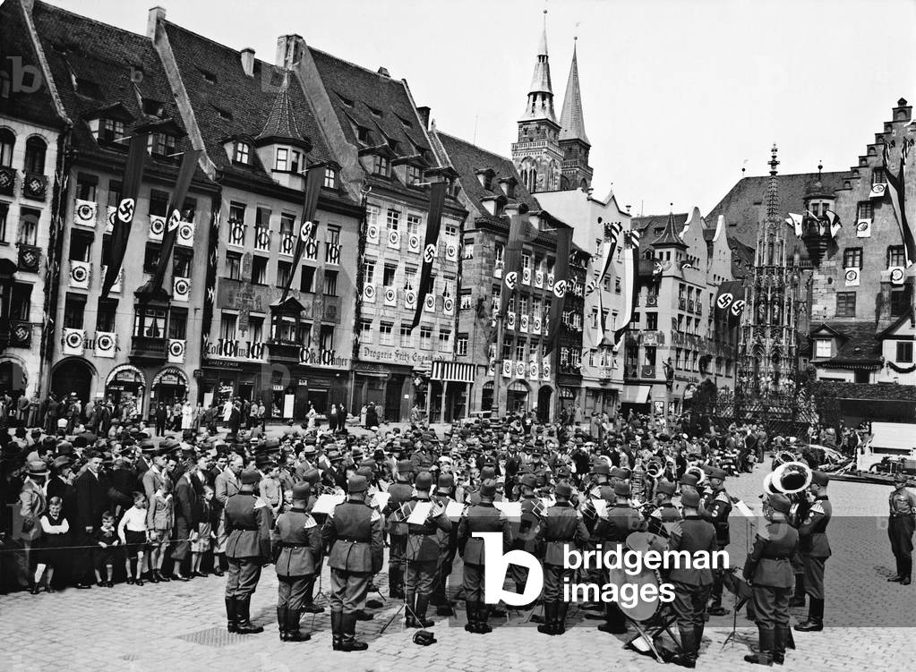 Concert of the labor service on the main market in Nuremberg, 1936 (b/w photo)