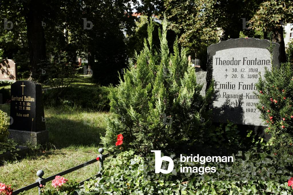 Grave of Theodor Fontane and his wife Emilie, Friedhof II der Französisch-Reformierten Gemeinde, Berlin, Germany (photo)