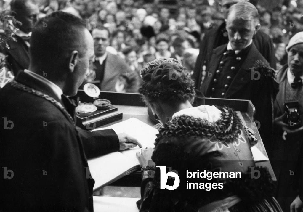 Historic fisherman wedding in Wuerzburg, 1933 (b/w photo)