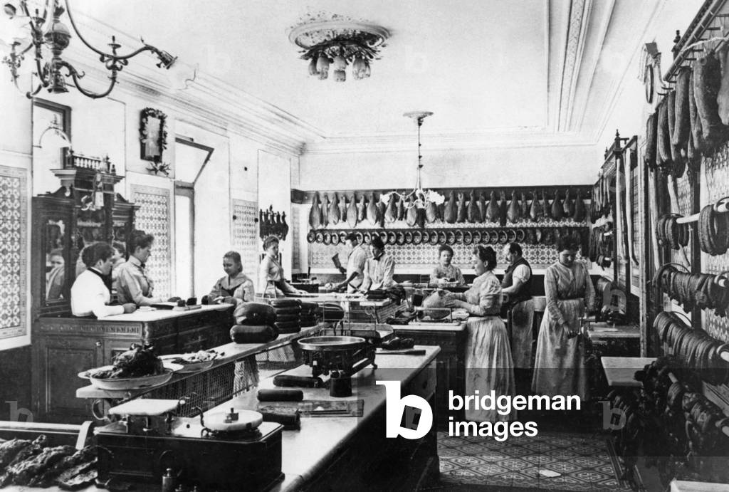 Butcher's shop in Berlin, 1913 (b/w photo)