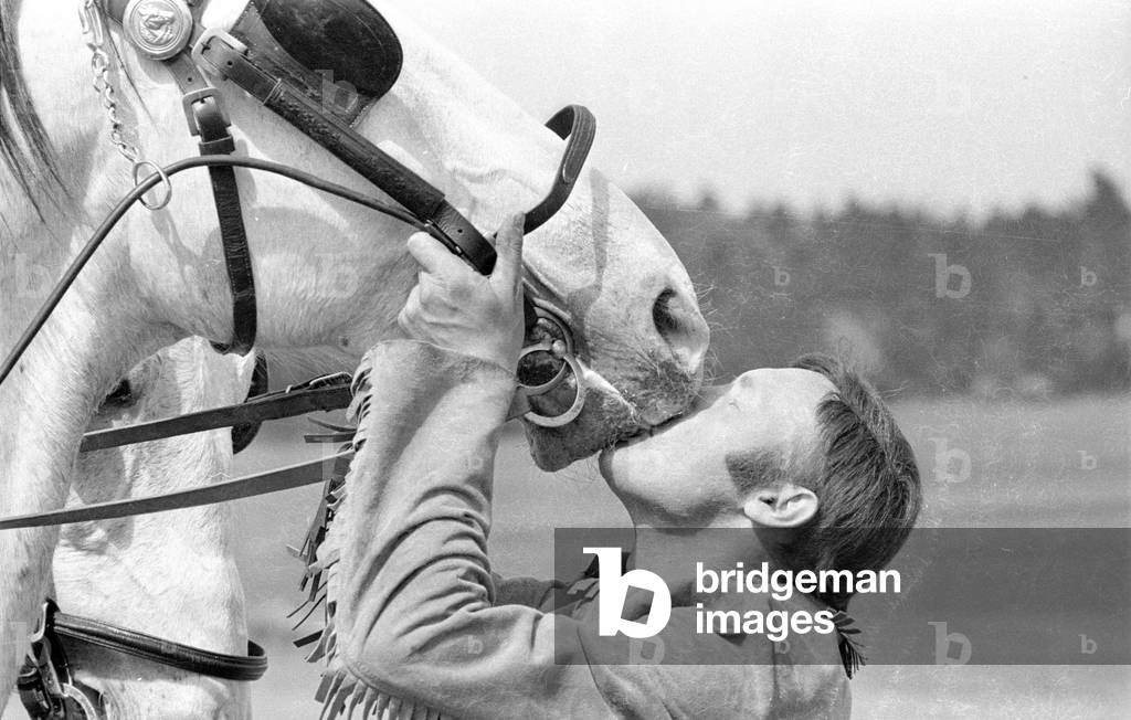 Vacation in covered wagon in Upper Franconia, 1971 (b/w photo)