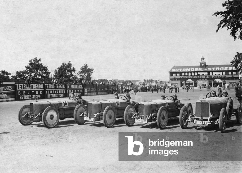 Car race at the Avus, 1922 (b/w photo)