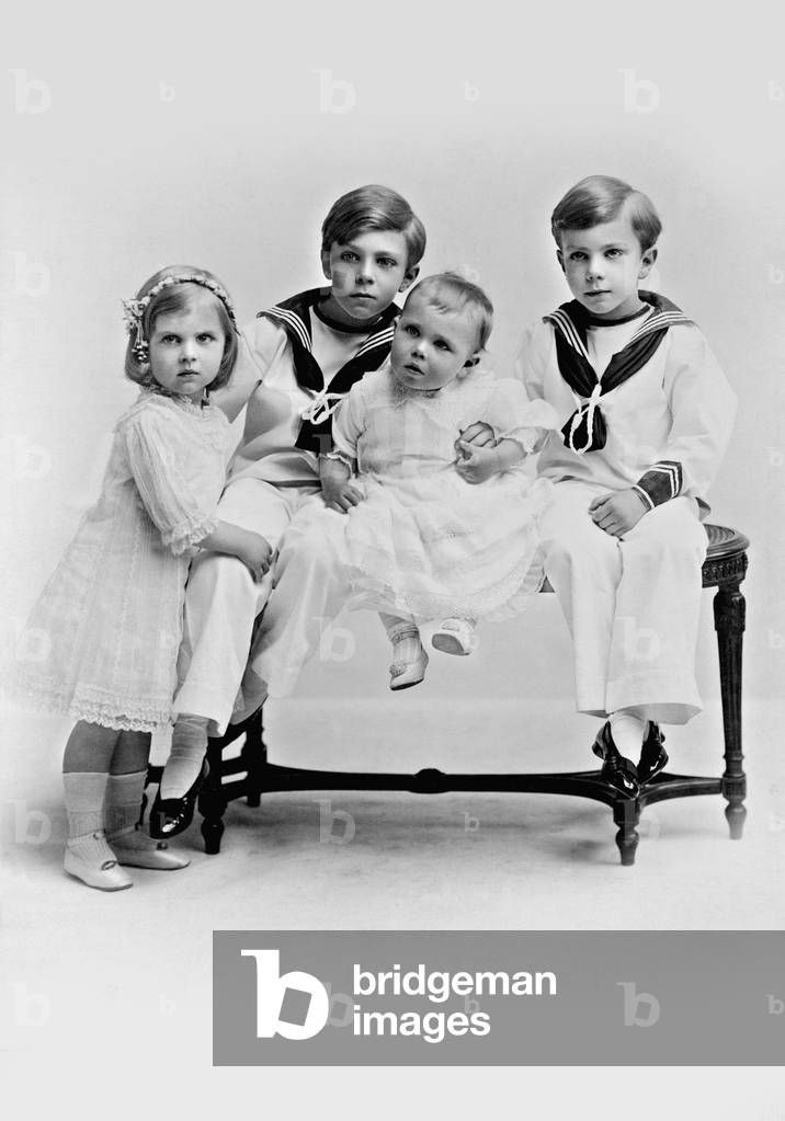 Children of the Swedish Crown Prince Gustav Adolf, 1913 (b/w photo)