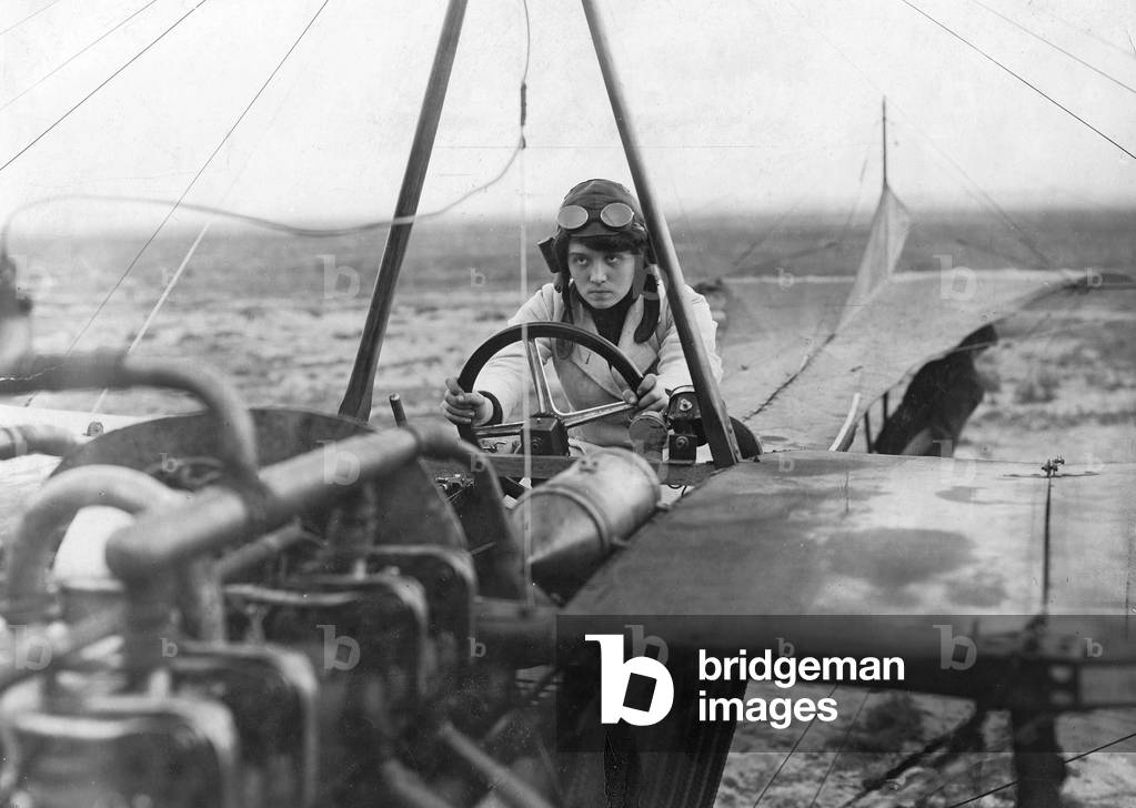 Nelly Beese, the first German pilot (b/w photo)