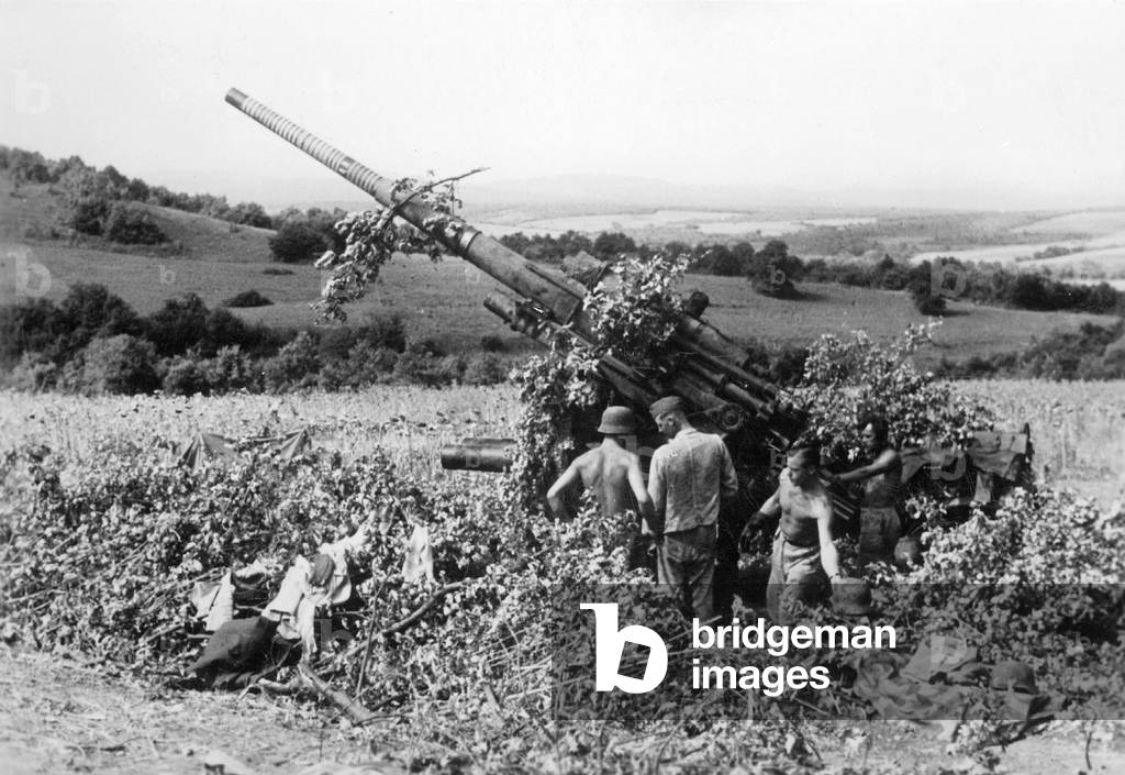 Deutsche 8,cm Flak 36 at the Eastern Front, 1942 (b/w photo)