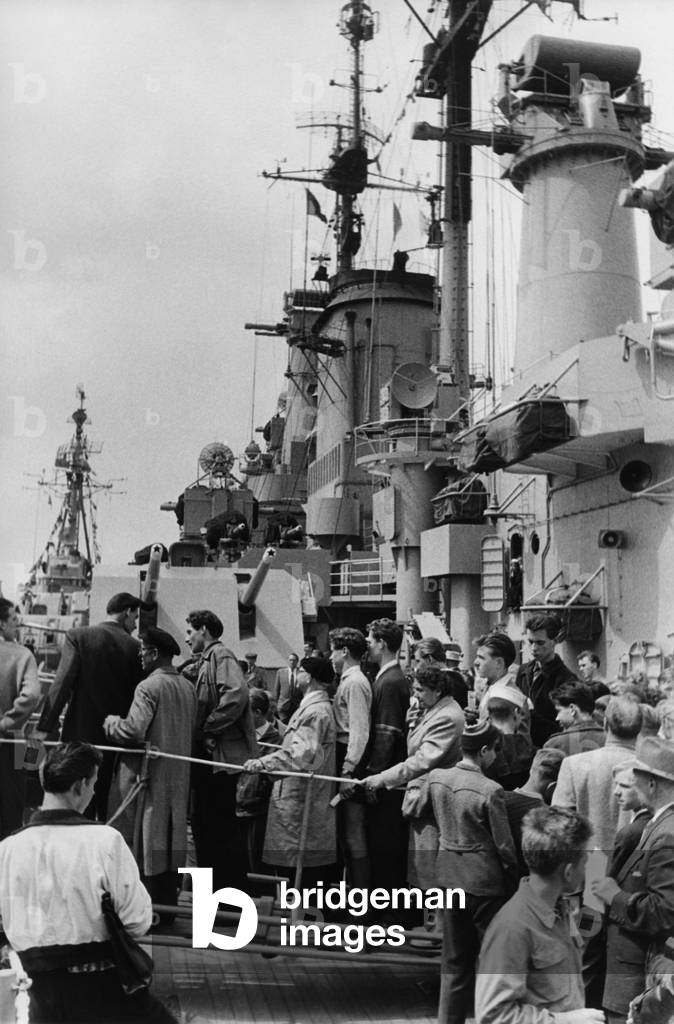 Fleet visits of the US Navy in Hamburg, 1950s (b/w photo)