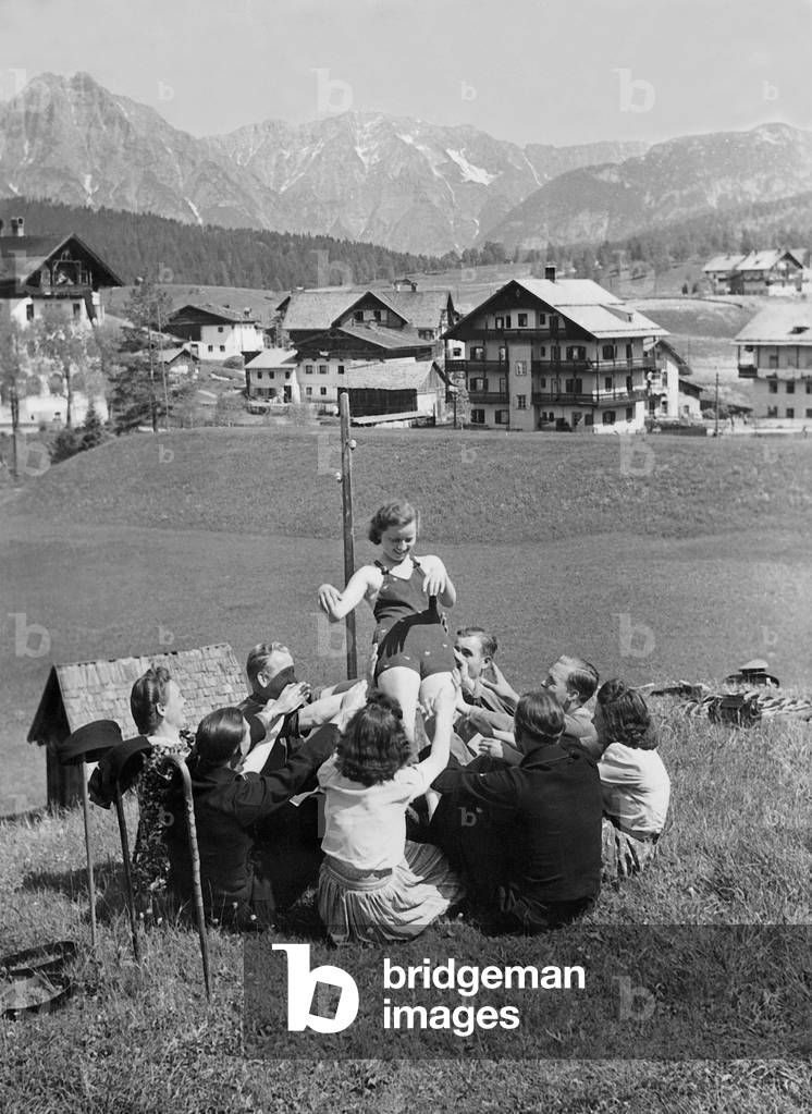Soldiers in furlough in Tyrol, 1943 (b/w photo)