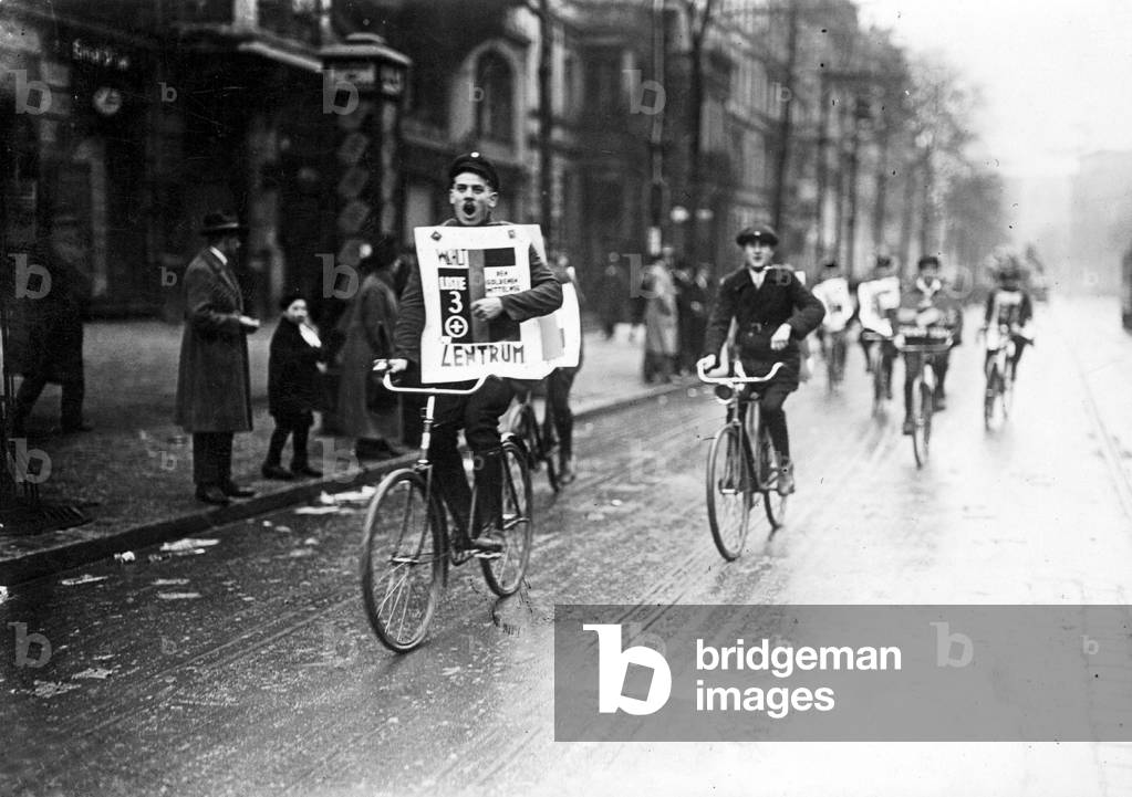 Election campaign of the Center before the Reich election on 7. December 1924 (b/w photo)