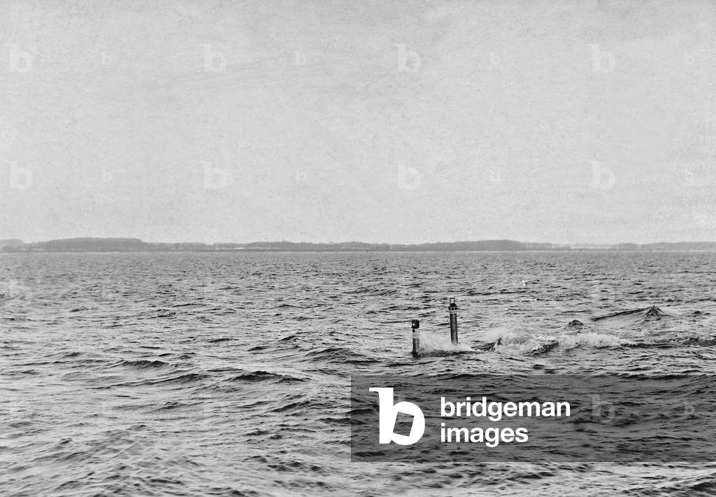 Periscope of a submerged German submarine, 1911 (b/w photo)