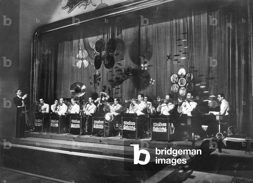 The band Walter Schacht, 1936 (b/w photo)