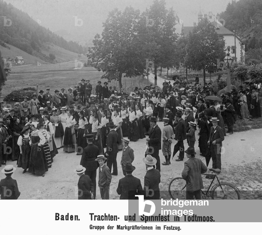 Traditional folk costumes and spinning festival in Todtmoos, 1906 (b/w photo)