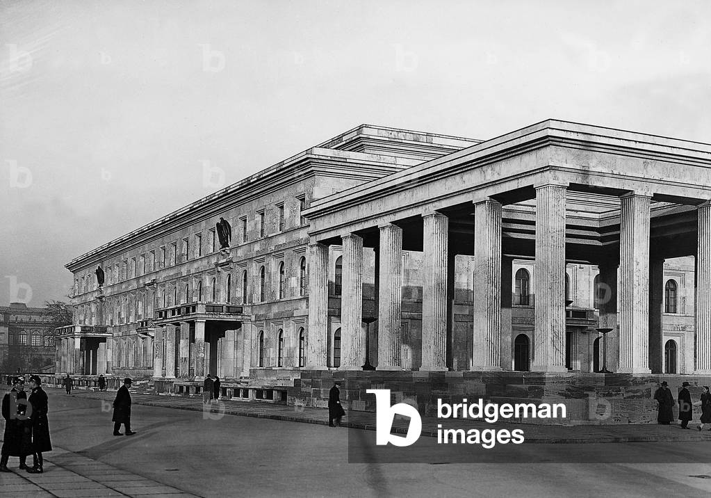 'Fuehrerbau' and Temple of Honor on Koenigsplatz in Munich, 1939 (b/w photo)