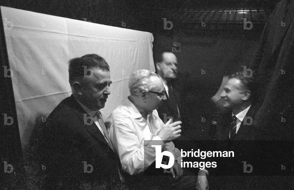 SPD politician in a sleeping car, 1960 (b/w photo)
