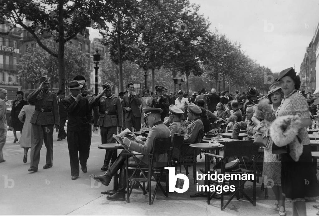 German officers in a cafe in Paris, 1940 (b/w photo)