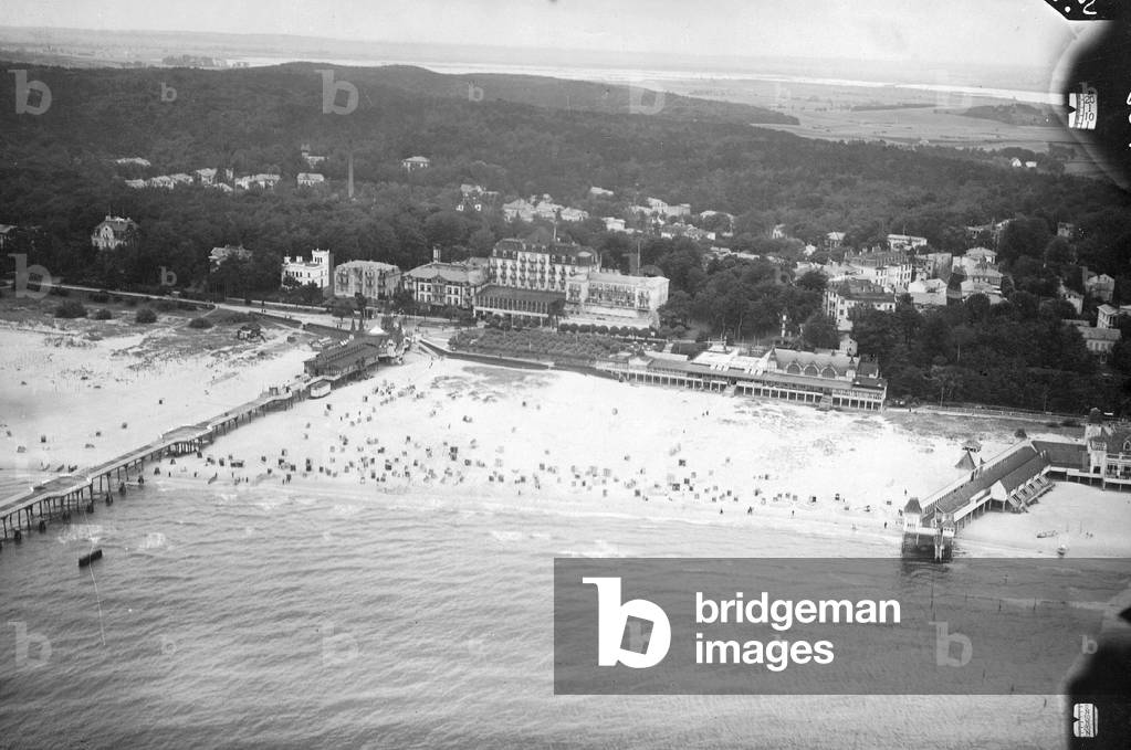Beach resort of Heringsdorf on Usedom, 1921 (b/w photo)