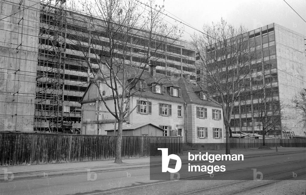 Construction of a residential area in Munich, 1961 (b/w photo)