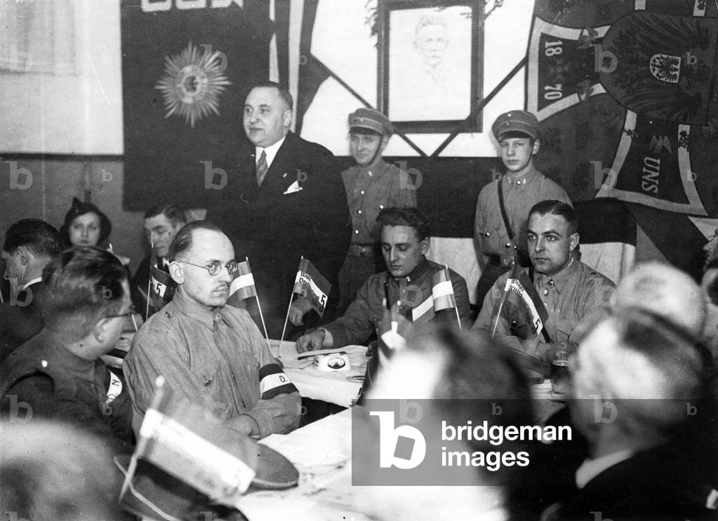 Koennecke at the home dedication of the action group of young German nationalist in Neukoelln, 1933 (b/w photo)