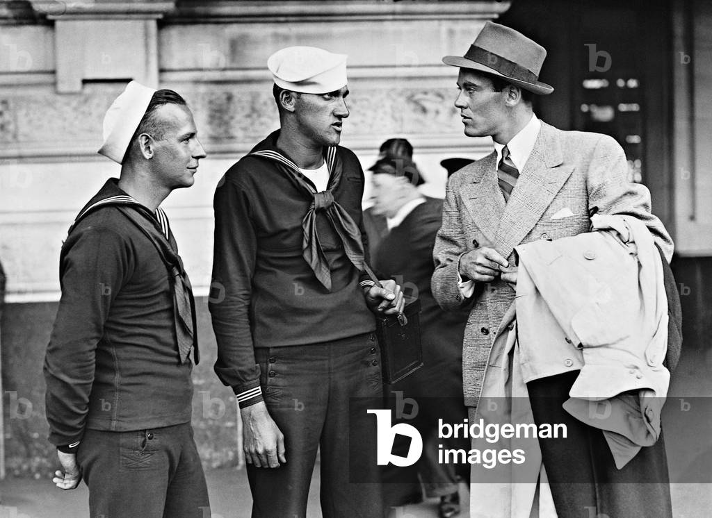 Henry Fonda during an interview with American sailors, 1936 (b/w photo)